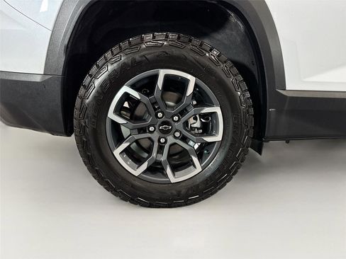 Used 2026 Chevrolet Equinox ACTIV FWD image 35