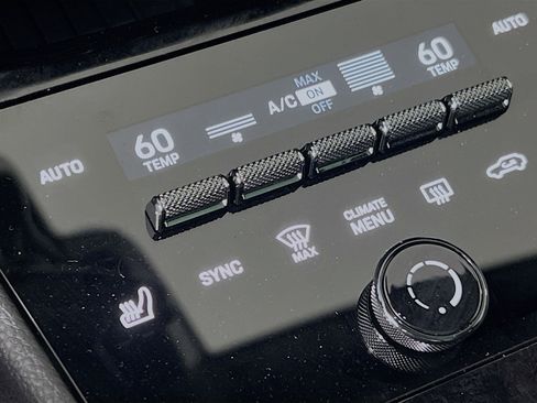 Used 2025 Porsche Cayenne image 21