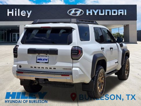Used 2025 Toyota 4Runner Trailhunter AWD/4WD image 4