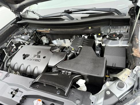 Used 2020 Mitsubishi Outlander ES AWD/4WD image 39