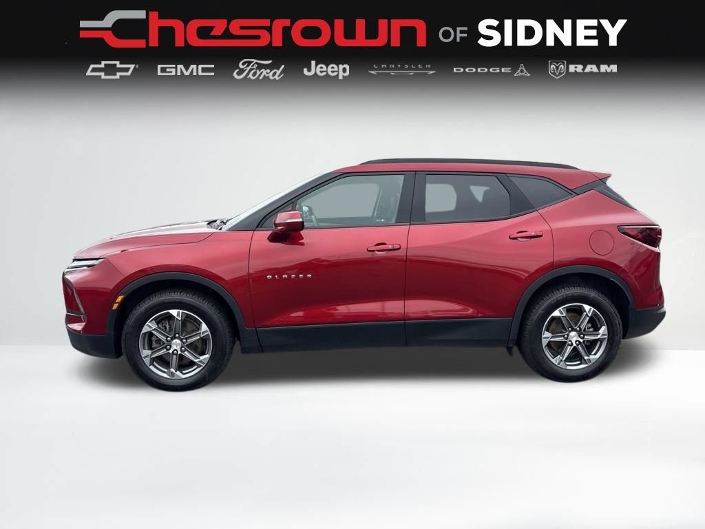 Used 2024 Chevrolet Blazer LT FWD image 2