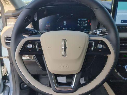 New 2026 Lincoln Corsair Premiere w/ Rear Removable Package Tray FWD image 13