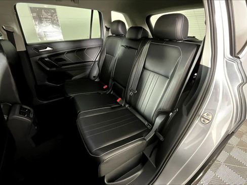 Used 2022 Volkswagen Tiguan SE image 18