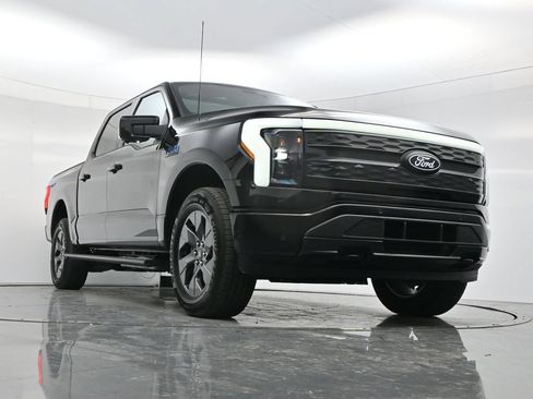 Used 2024 Ford F150 Lightning Platinum AWD/4WD image 44
