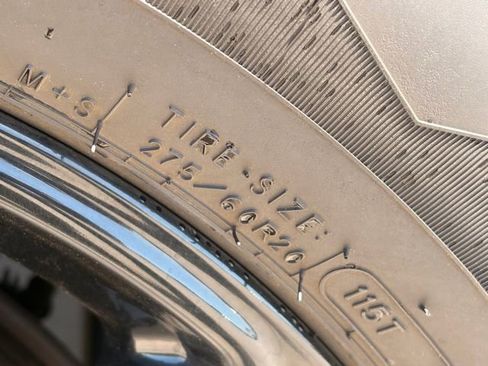 Used 2020 Ford Expedition XLT w/ Equipment Group 202A AWD/4WD image 9