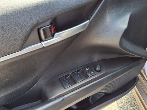 Used 2023 Toyota Camry SE w/ Convenience Package FWD image 18