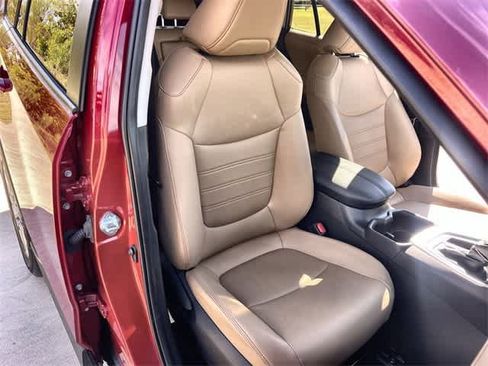 Used 2025 Toyota RAV4 XLE Premium image 12