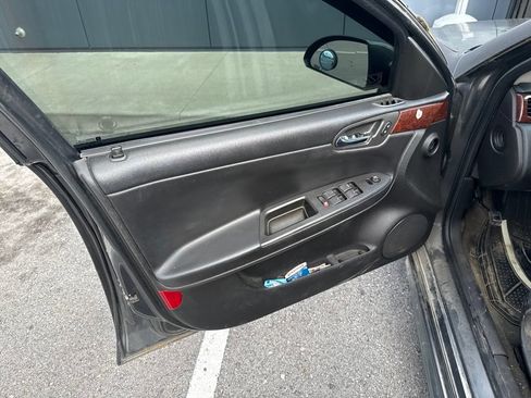 Used 2011 Chevrolet Impala LS FWD image 7