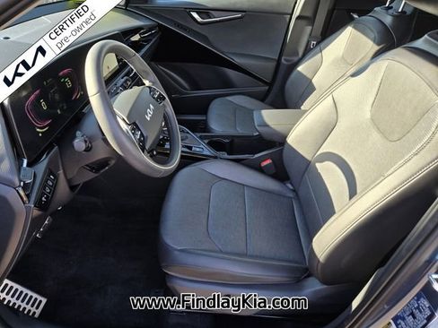 Certified 2025 Kia Niro SX Touring image 12