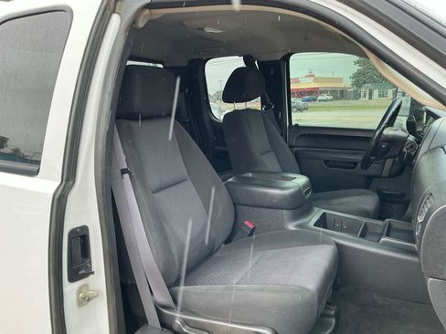 Used 2011 Chevrolet Silverado 2500 LT w/ Interior Plus Package AWD/4WD image 18