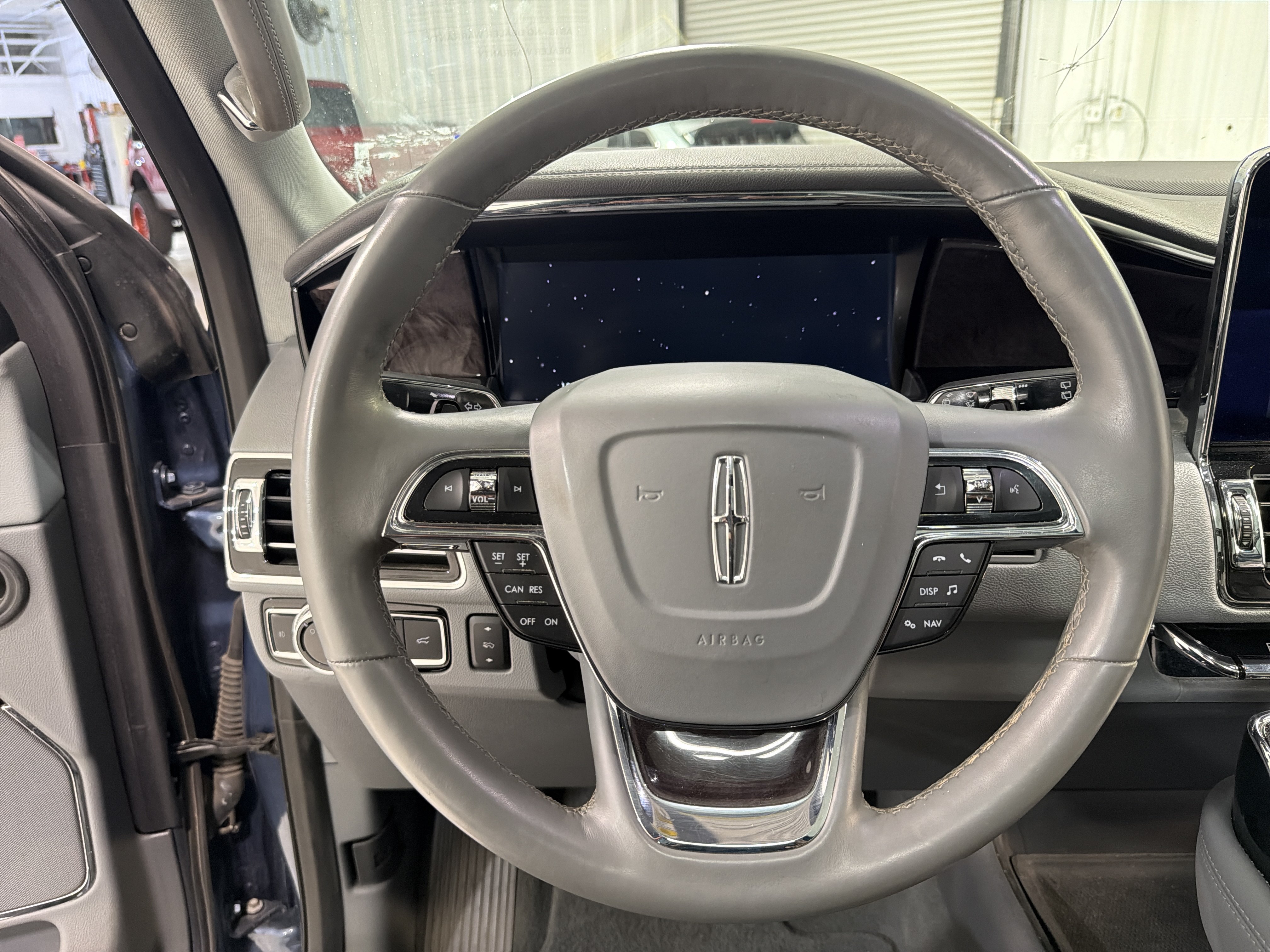 Used 2019 Lincoln Navigator Select RWD image 18