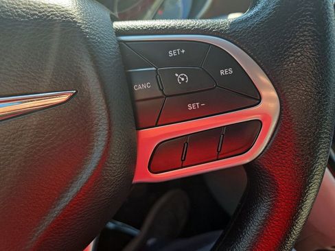 Used 2021 Chrysler Voyager Lxi image 15