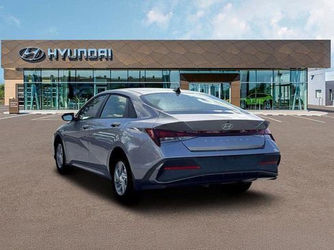 New 2026 Hyundai Elantra SE image 5