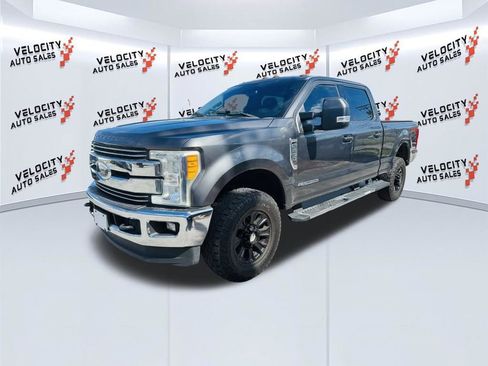 Used 2017 Ford F250 Lariat w/ Lariat Value Package AWD/4WD image 7