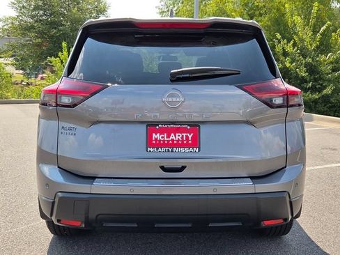 Used 2025 Nissan Rogue SV w/ SV Premium Package FWD image 7