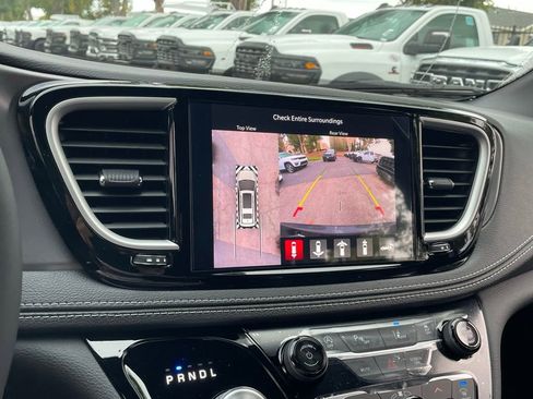 New 2026 Chrysler Pacifica Select image 27