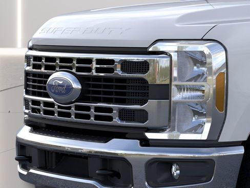 New 2026 Ford F250 XLT w/ FX4 Off-Road Package AWD/4WD image 18