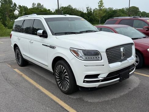 Used 2021 Lincoln Navigator Black Label w/ Cargo Convenience Package AWD/4WD image 2