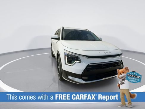Used 2025 Kia Niro SX Touring image 2