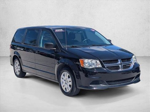 Used 2016 Dodge Grand Caravan SE w/ Quick Order Package 29E SE FWD image 3