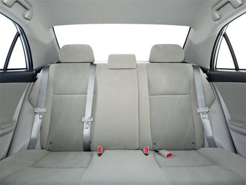 Used 2013 Toyota Corolla LE FWD image 14