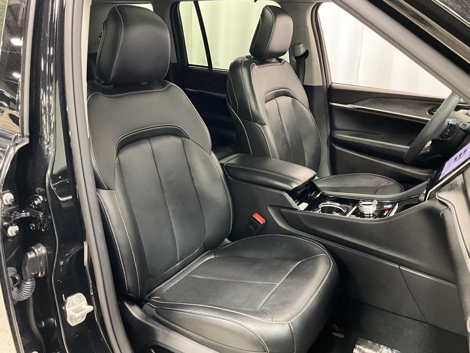 Used 2022 Jeep Grand Cherokee Limited 4xe w/ Luxury Tech Group II AWD/4WD image 9