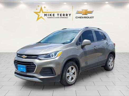 Certified 2021 Chevrolet Trax LT w/ Driver Confidence Package AWD/4WD image 1