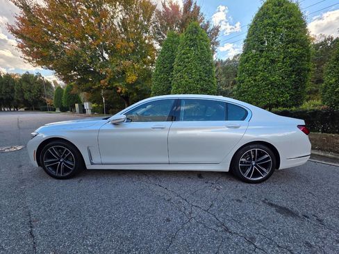 Used 2020 BMW 750i xDrive w/ Executive Package image 2