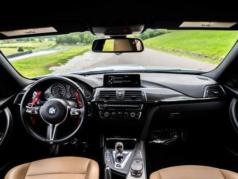 Used 2016 BMW M3 RWD image 16