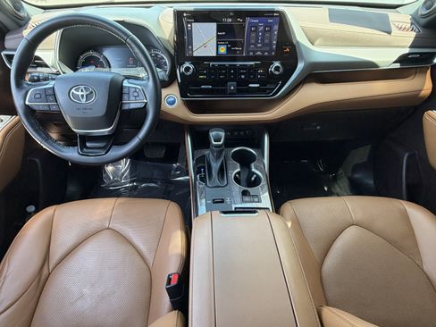 Used 2021 Toyota Highlander Platinum AWD/4WD image 27