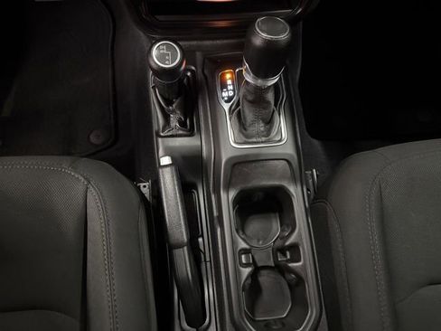 Used 2022 Jeep Wrangler Sport AWD/4WD image 17