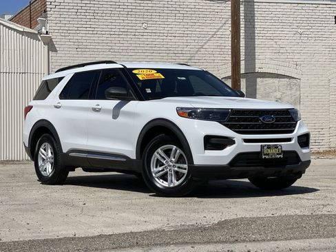Used 2020 Ford Explorer XLT image 1
