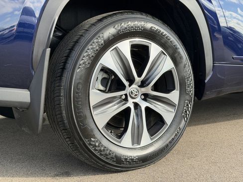 Used 2022 Toyota Highlander XLE image 25