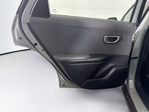 Used 2025 Kia K4 LXS image 25