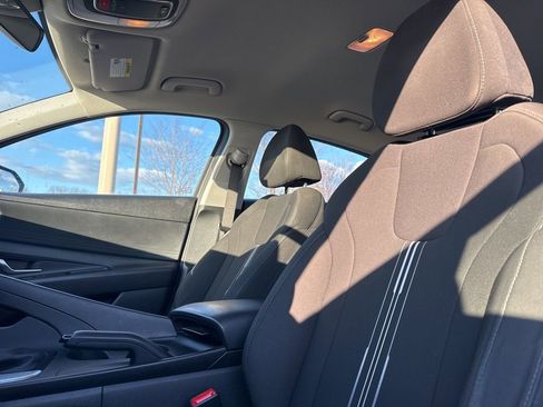 Used 2022 Hyundai Elantra SEL image 9