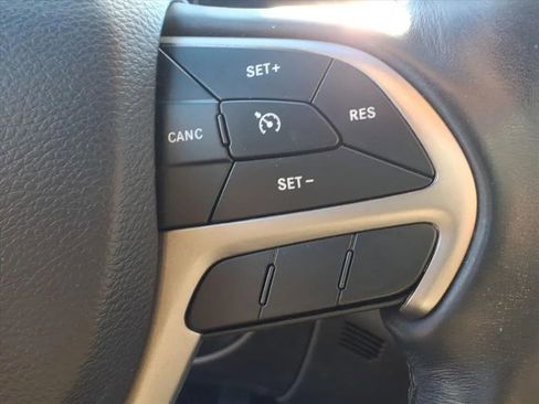 Used 2019 Jeep Grand Cherokee Altitude image 31