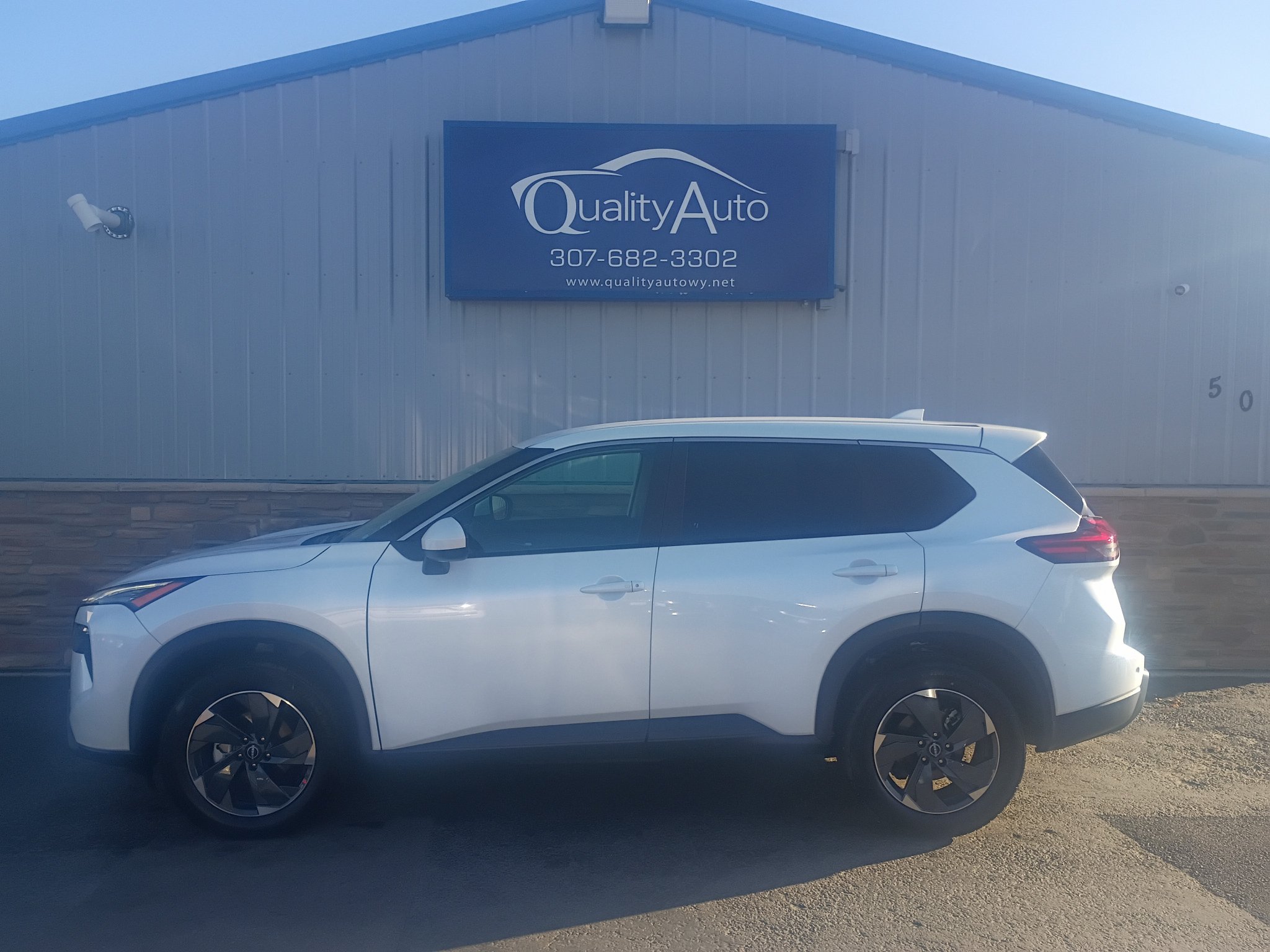 Used 2025 Nissan Rogue SV AWD/4WD image 1