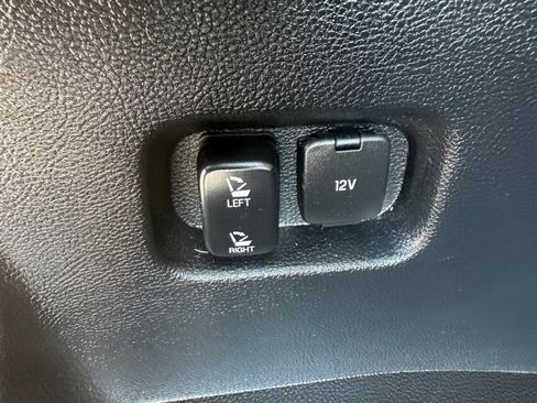Used 2017 Ford Edge Titanium w/ Equipment Group 302A AWD/4WD image 36