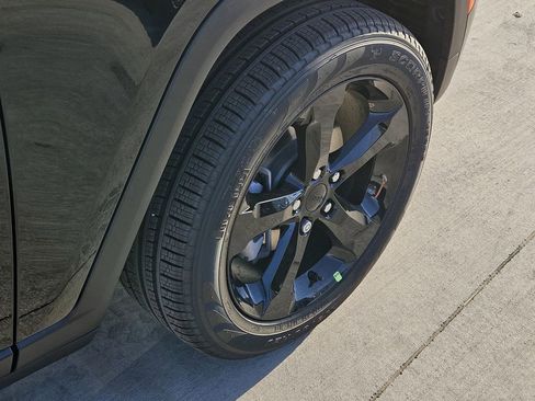 New 2026 Jeep Grand Cherokee Limited RWD image 6