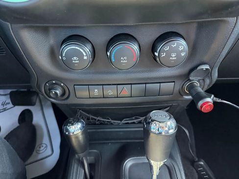Used 2018 Jeep Wrangler Unlimited Sport S AWD/4WD image 17