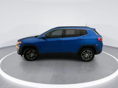 Used 2019 Jeep Compass Latitude FWD image 3