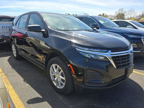 Used 2024 Chevrolet Equinox LS AWD/4WD image 3