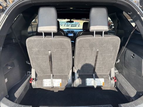 Used 2018 Ford Explorer XLT w/ Equipment Group 202A image 25