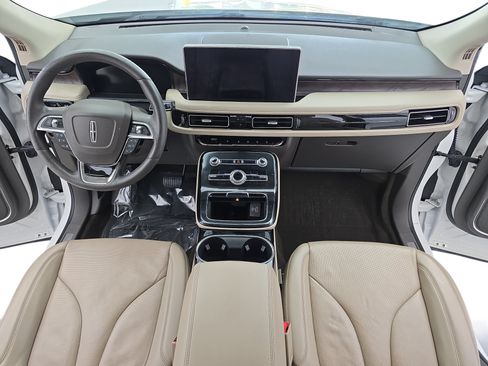 Used 2023 Lincoln Nautilus Reserve FWD image 9