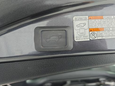 Used 2018 Toyota RAV4 Limited FWD image 13