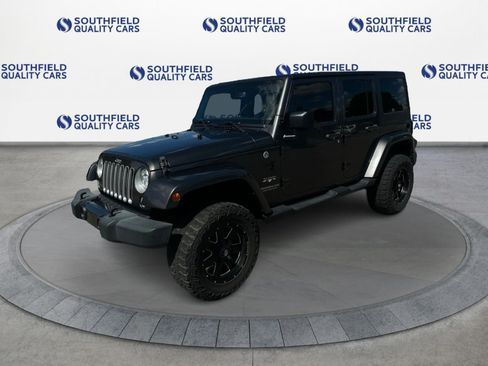 Used 2017 Jeep Wrangler Unlimited Sahara AWD/4WD image 2