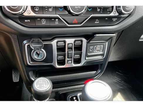 Certified 2024 Jeep Wrangler Unlimited Sahara AWD/4WD image 26