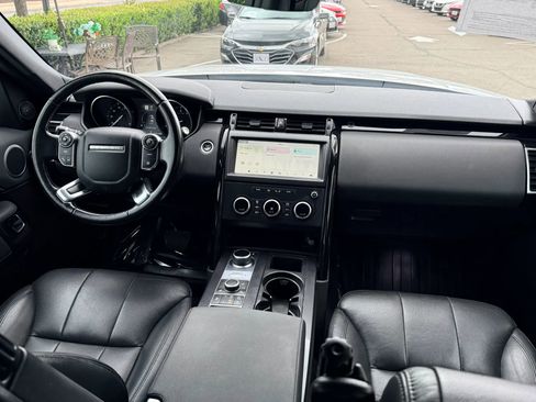 Used 2018 Land Rover Discovery SE image 22