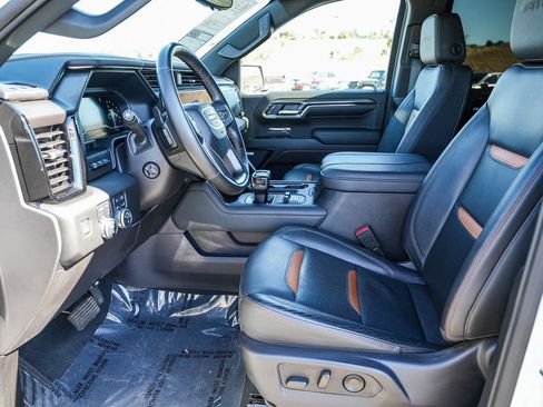 Used 2024 GMC Sierra 1500 AT4 w/ Technology Package AWD/4WD image 17