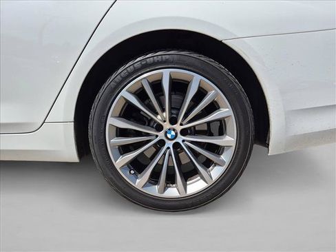 Used 2021 BMW 530i w/ Convenience Package RWD image 9